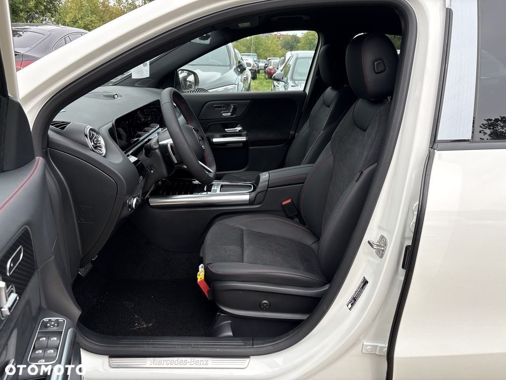 Mercedes-Benz GLA 220 mHEV 4-Matic AMG Line 8G-DCT - 14