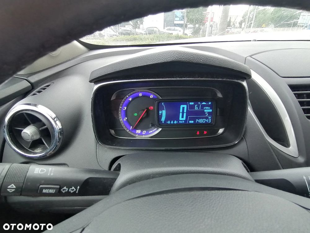 Chevrolet Trax 1.7 D LT - 29
