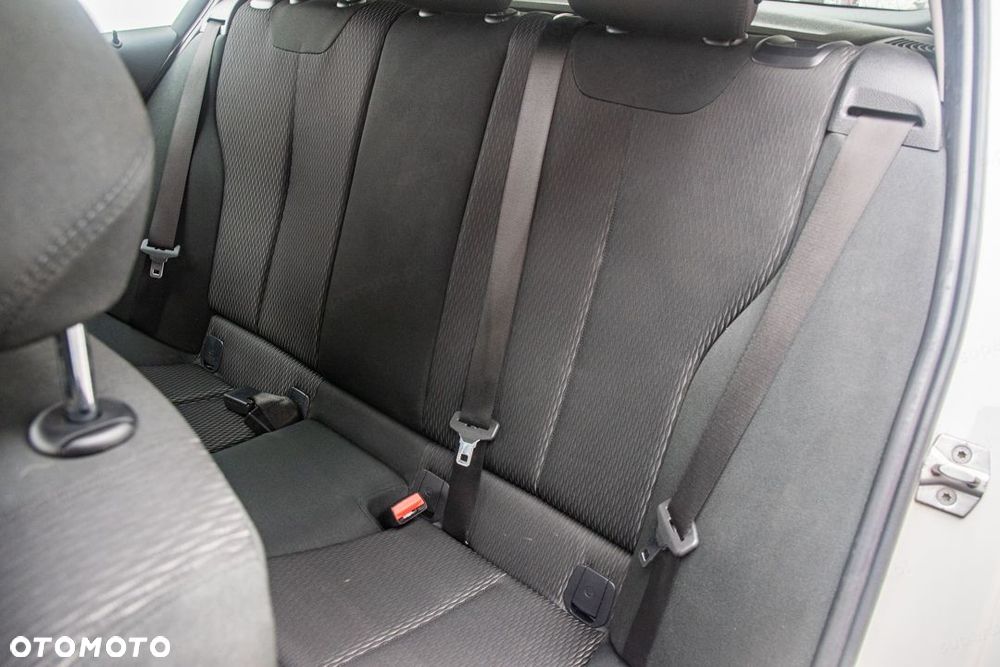 BMW Seria 1 118i - 25