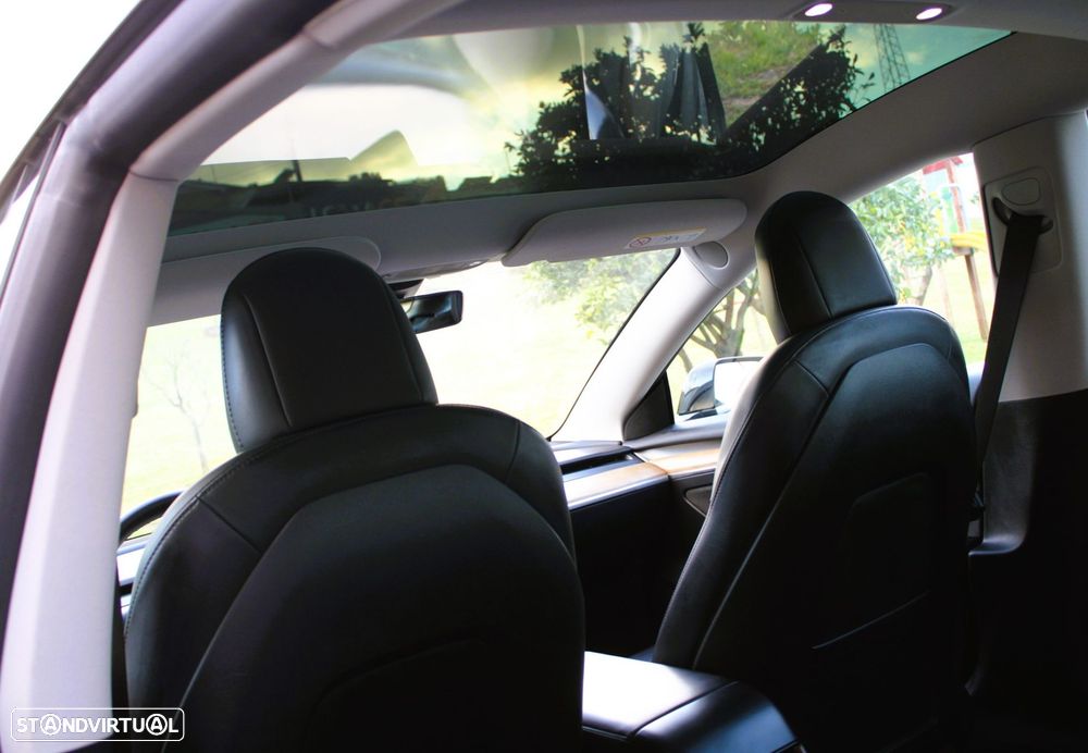 Tesla Model 3 - 11