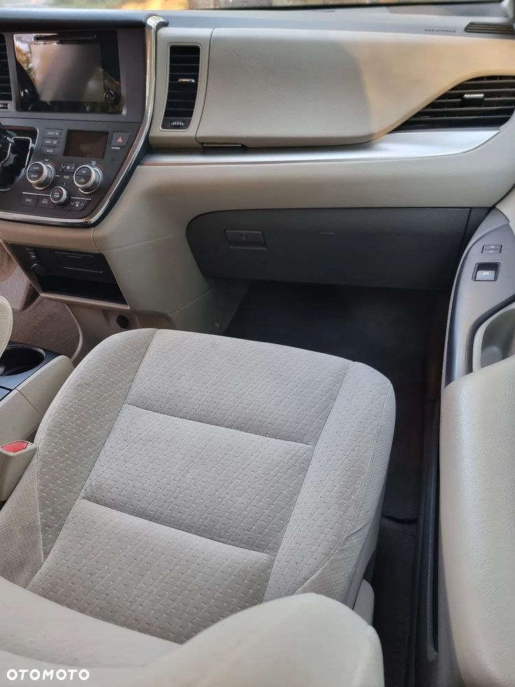 Toyota Sienna 3.5 V6 - 31