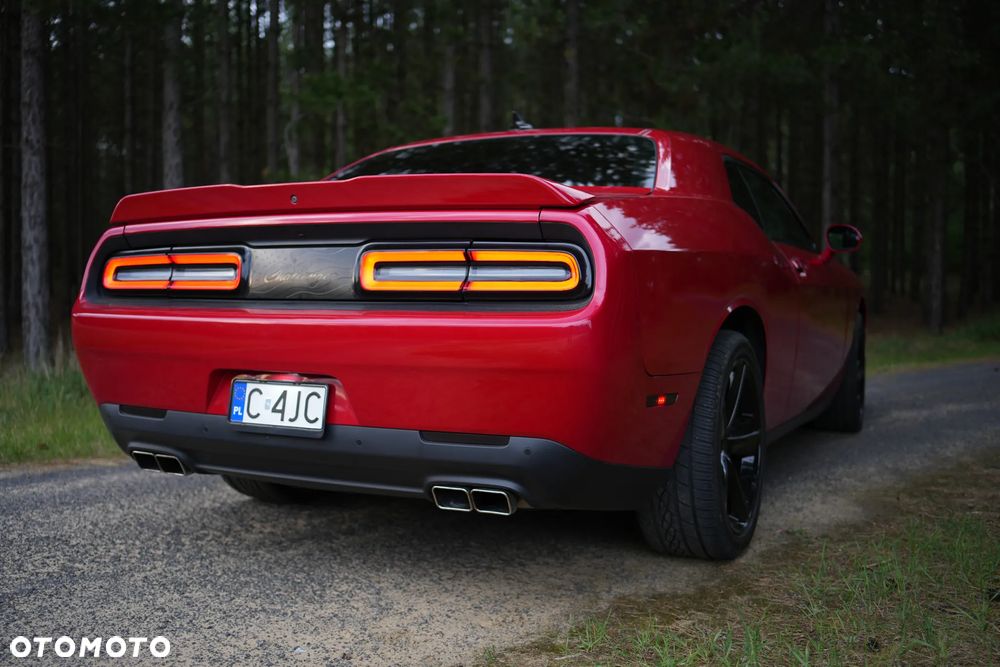 Dodge Challenger - 2