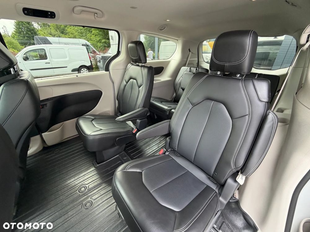 Chrysler Pacifica - 20