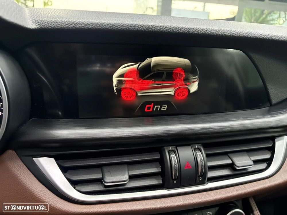 Alfa Romeo Stelvio - 20