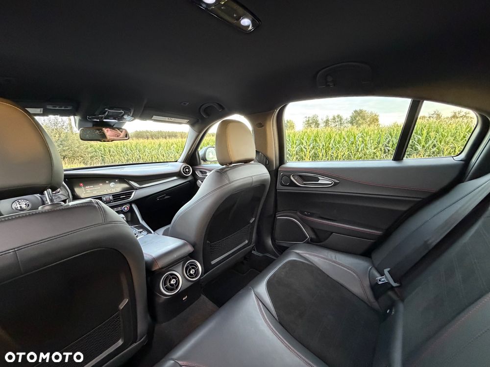 Alfa Romeo Giulia - 9