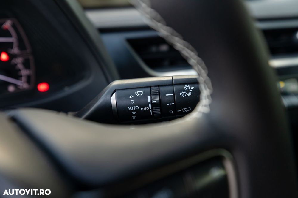 LEXUS UX 2021 — imagine 22