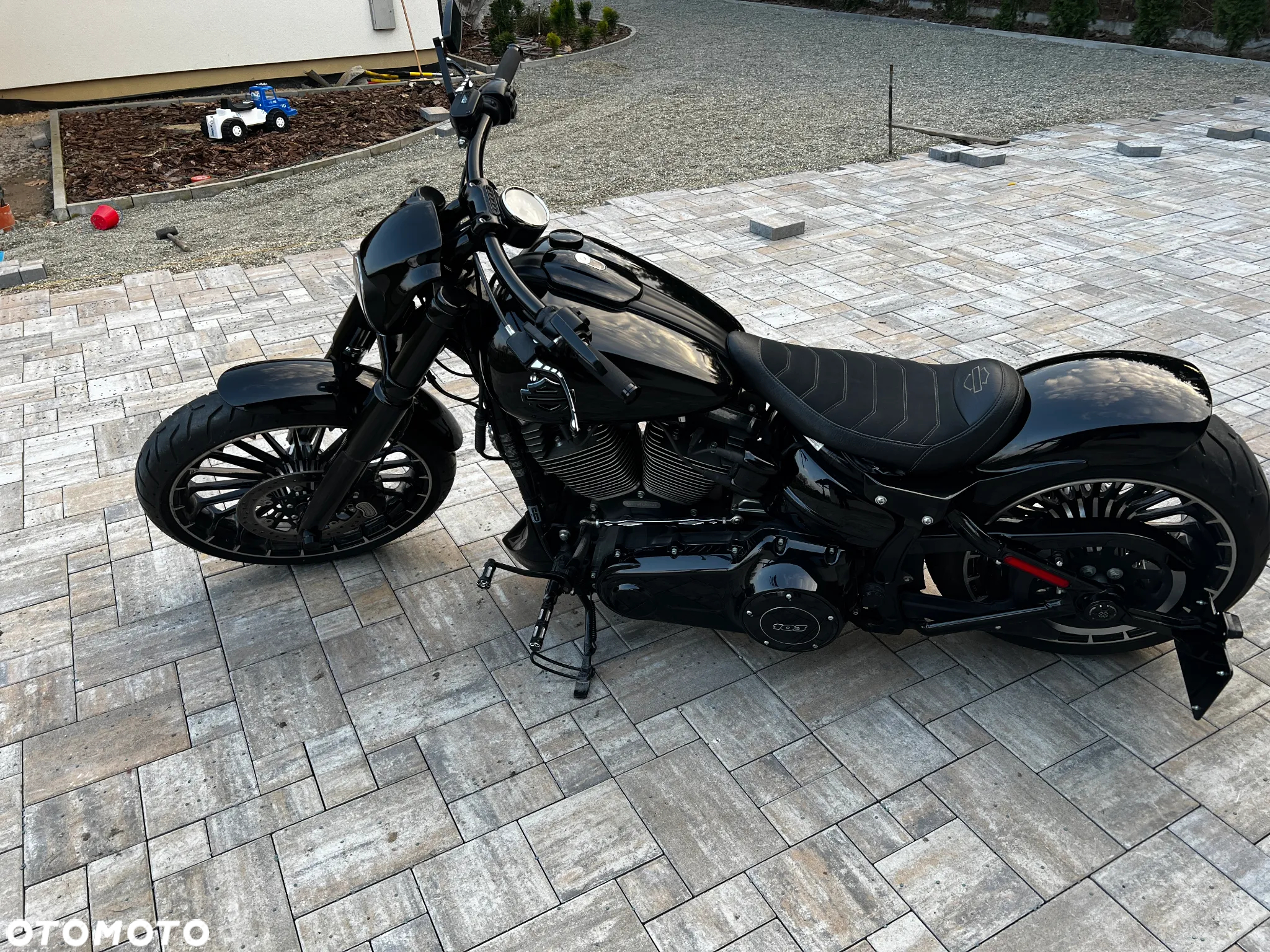 Harley-Davidson Softail Breakout - 3