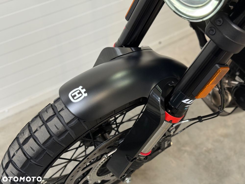 Husqvarna Svartpilen - 23