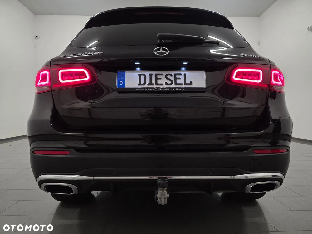 Mercedes-Benz GLC 300 de 4Matic 9G-TRONIC AMG Line Plus - 37