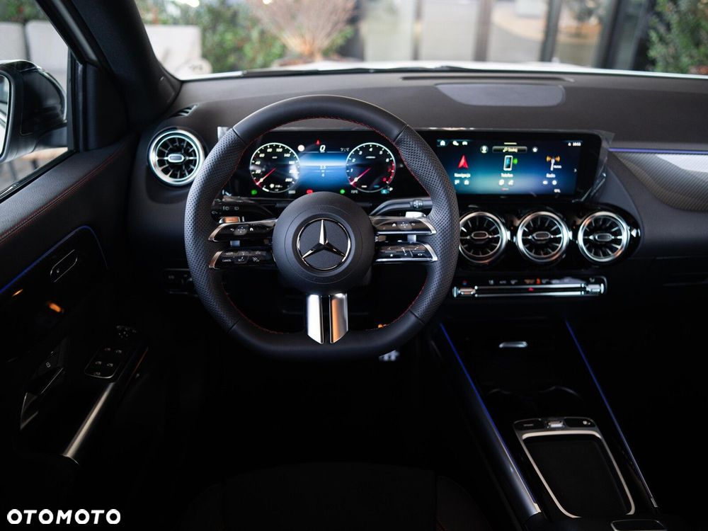 Mercedes-Benz GLA - 14