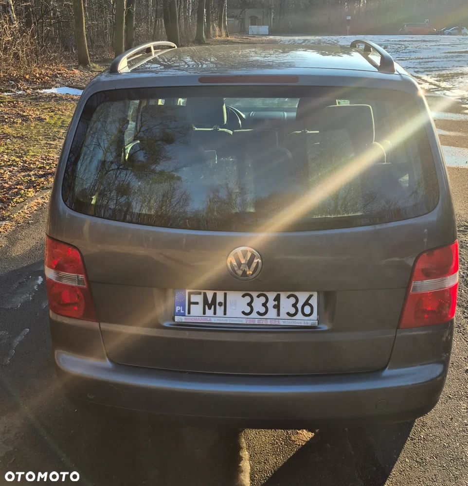 Volkswagen Touran 1.6 FSI - 16