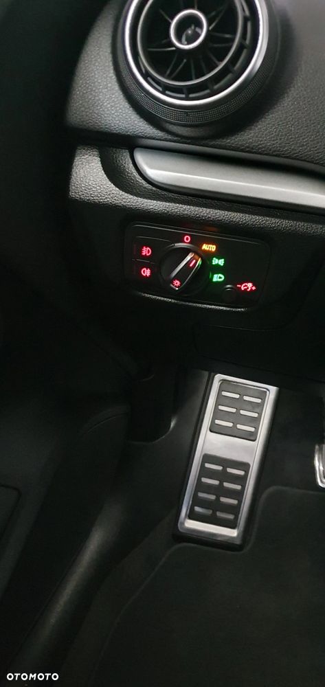 Audi A3 Sportback 2.0 TDI (clean diesel) Ambiente - 14