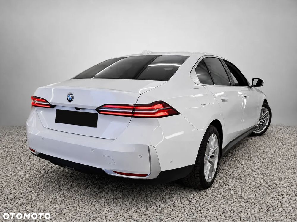 BMW Seria 5 530e xDrive - 4