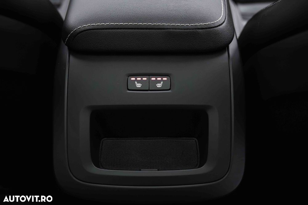 Volvo XC 60 Recharge T6 Twin Engine eAWD R-Design Expression - 33