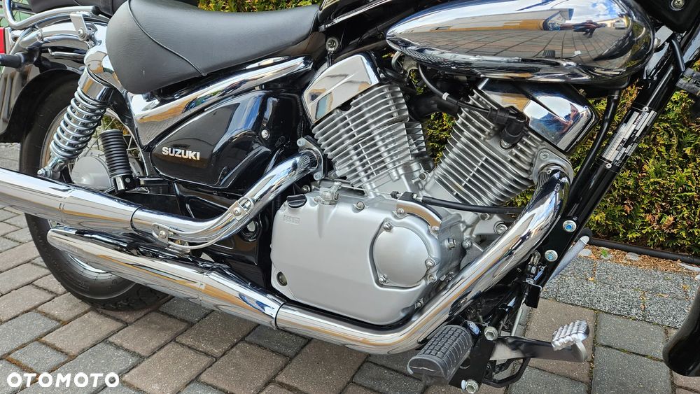 Suzuki Intruder - 14