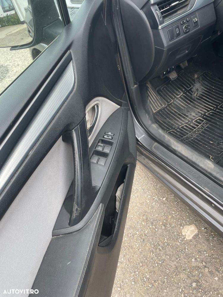 Toyota Avensis 2.0 D-4D Executive - 5