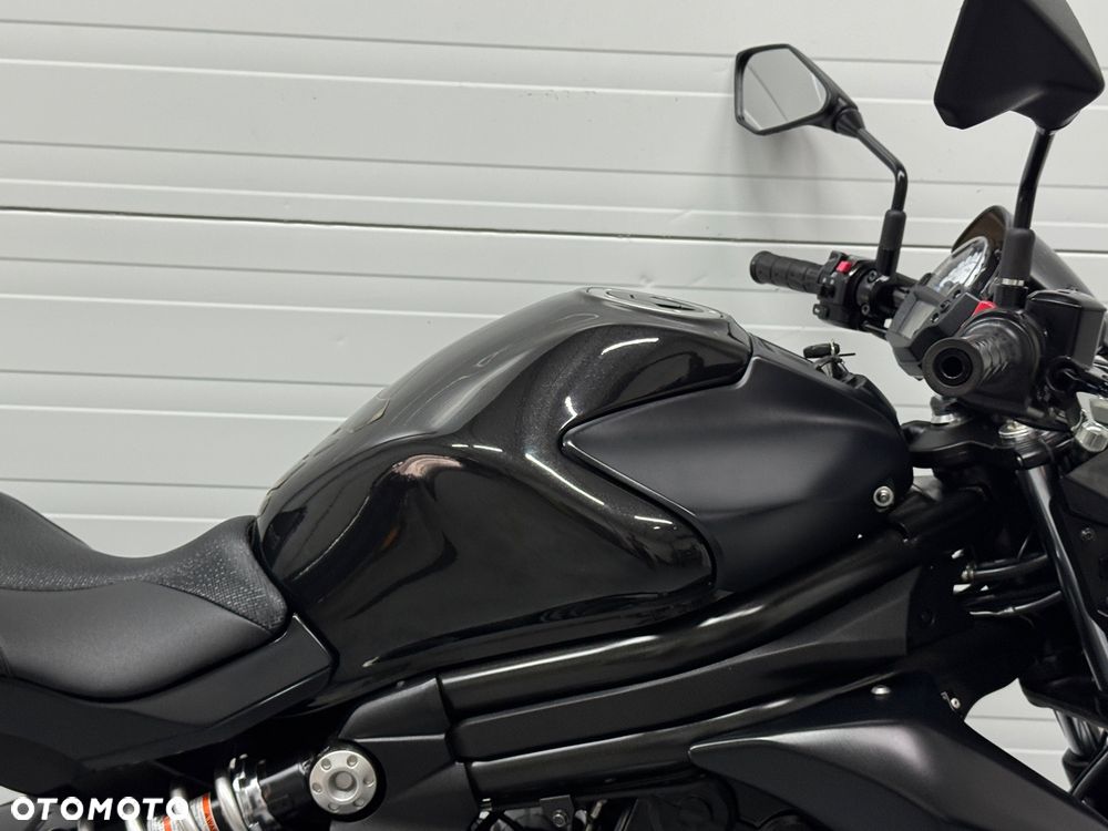 Kawasaki ER - 10