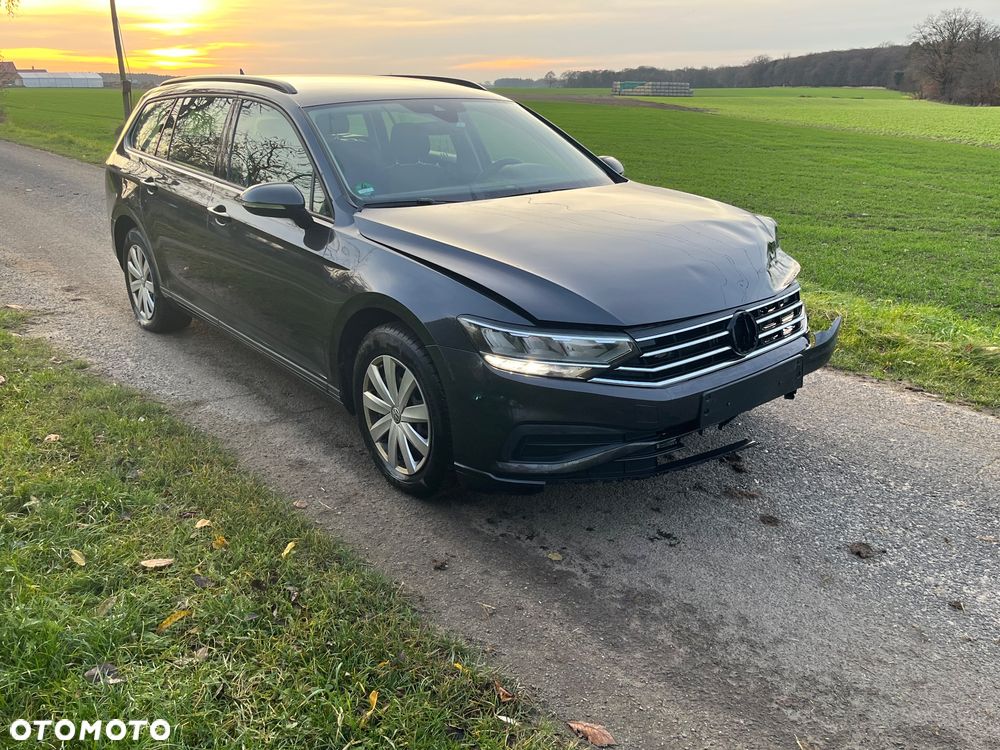 Volkswagen Passat Variant 1.6 TDI SCR DSG Conceptline - 1