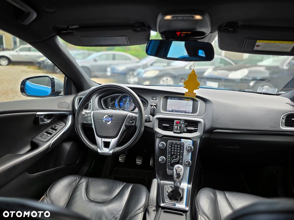 Volvo V40 D2 R Design - 11