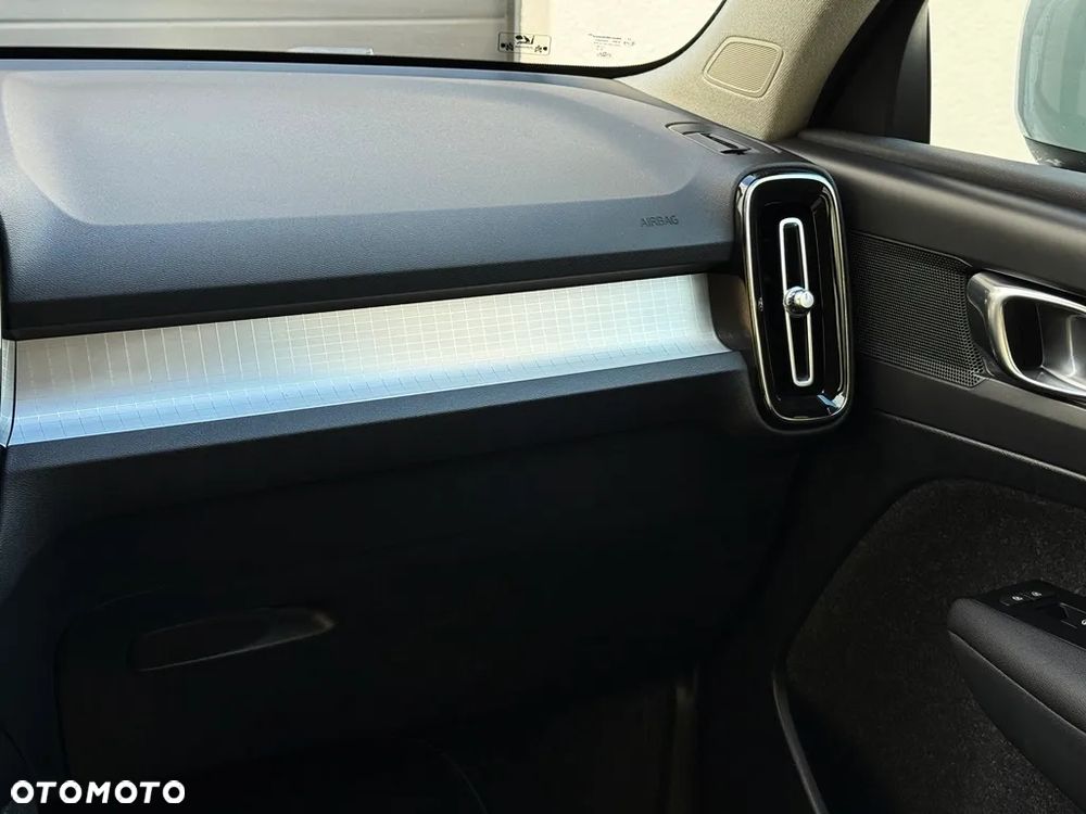 Volvo XC 40 B4 B AWD Geartronic Momentum Pro - 23