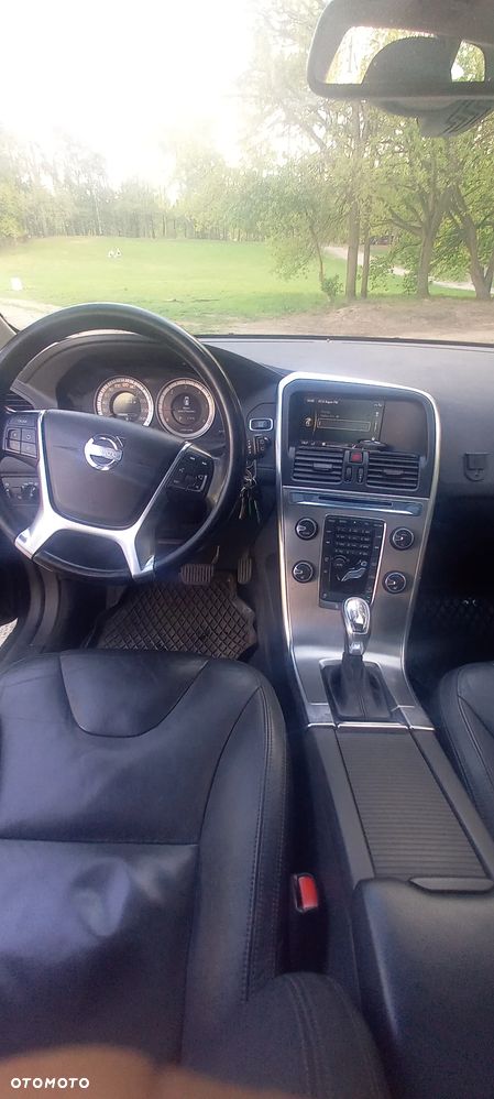 Volvo XC 60 D5 AWD Momentum - 10