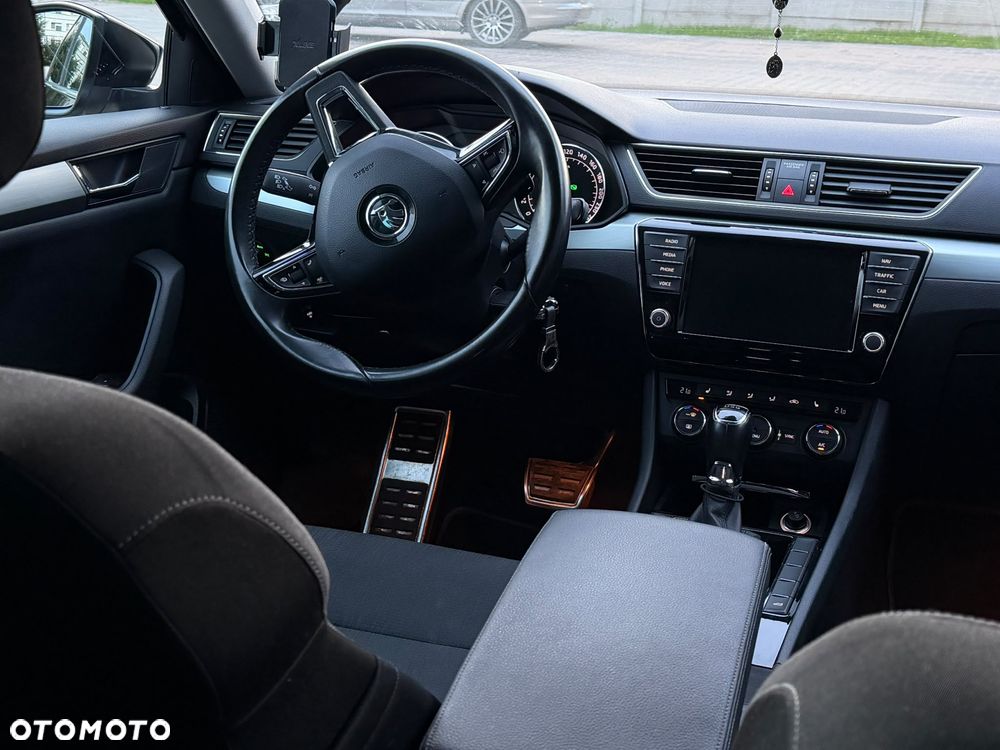 Skoda Superb 2.0 TDI DSG Ambition - 6