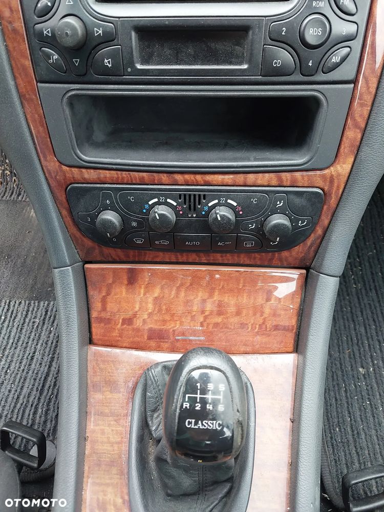 Mercedes-Benz Klasa C 180 T Kompressor Classic - 4