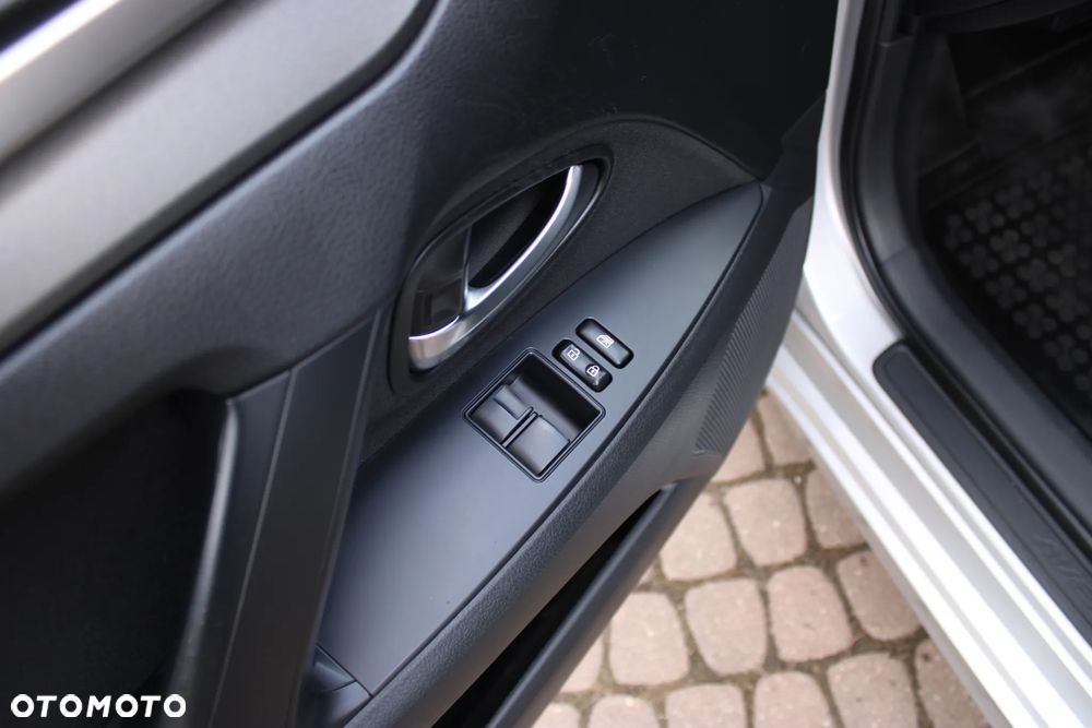 Toyota Avensis 1.6 Active - 14