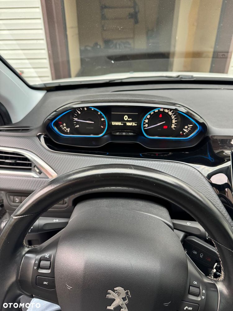 Peugeot 2008 1.2 Pure Tech Allure S&S - 11