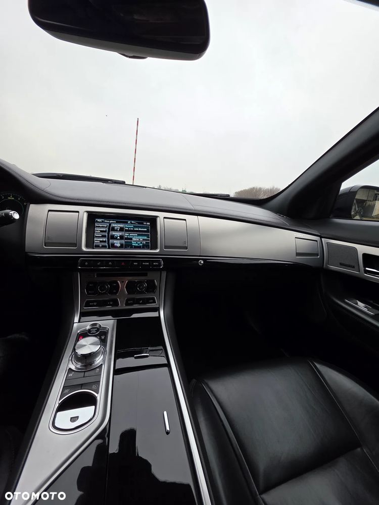 Jaguar XF 3.0 T AWD Classic - 24