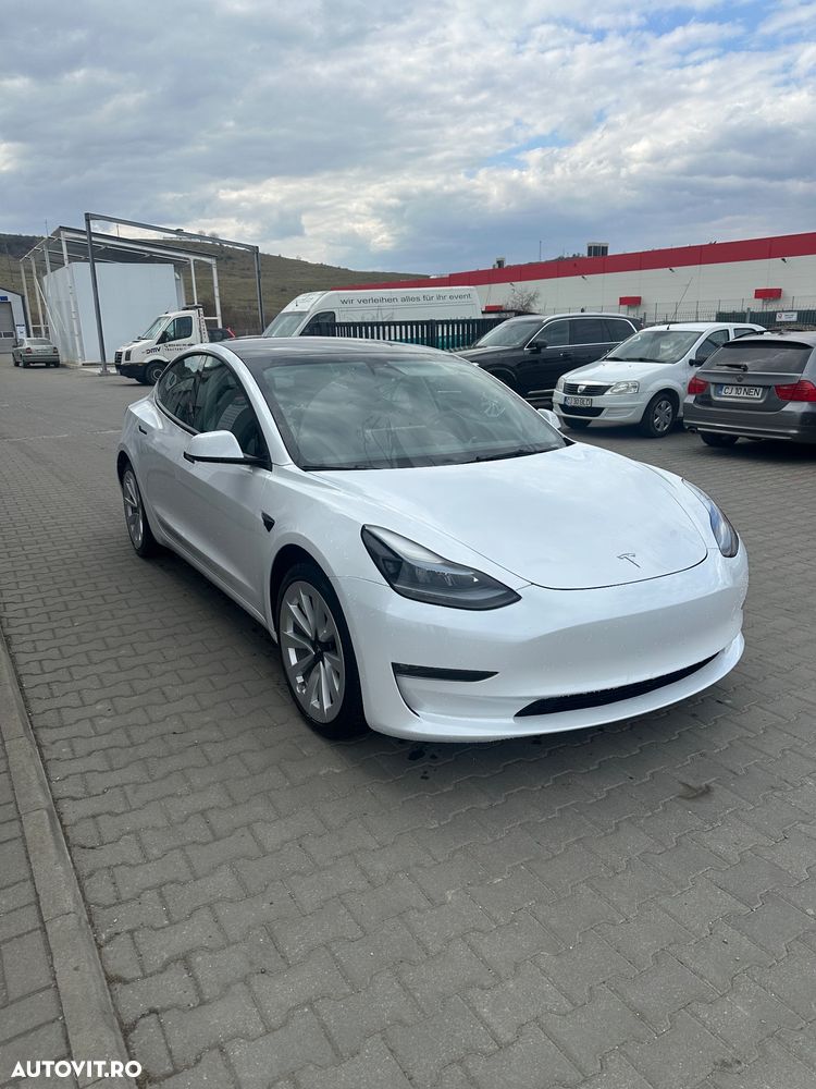 Tesla Model 3 - 5
