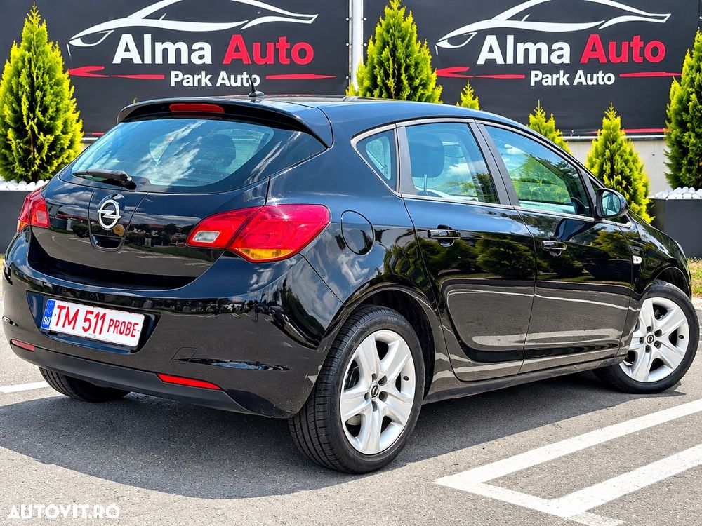 Opel Astra 2012 photo 3