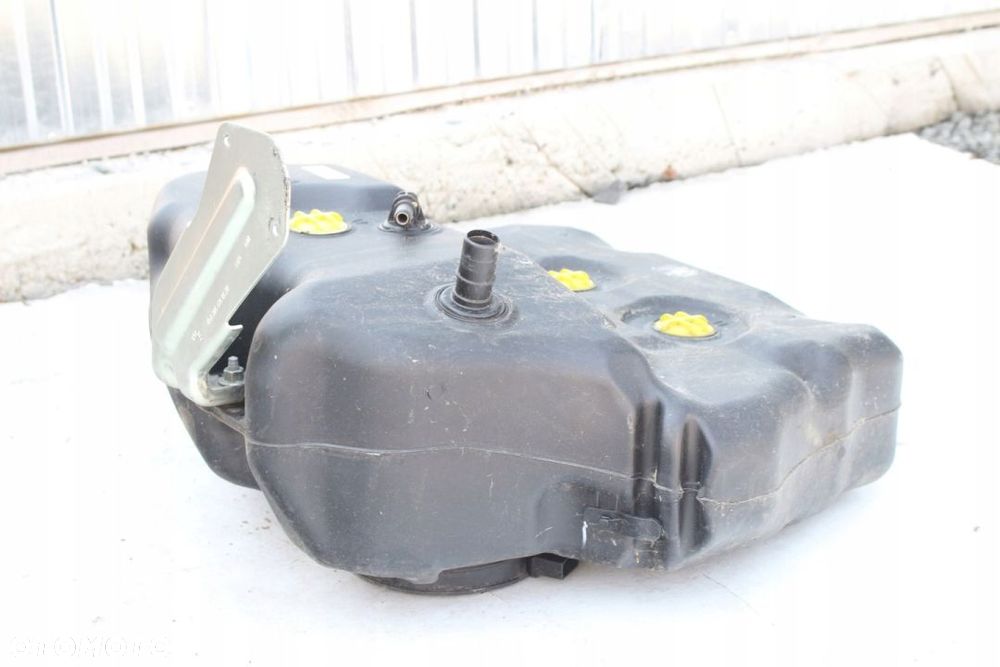 Zbiornik Adblue Mercedes C-Klasa W205 A2054706901 - 1