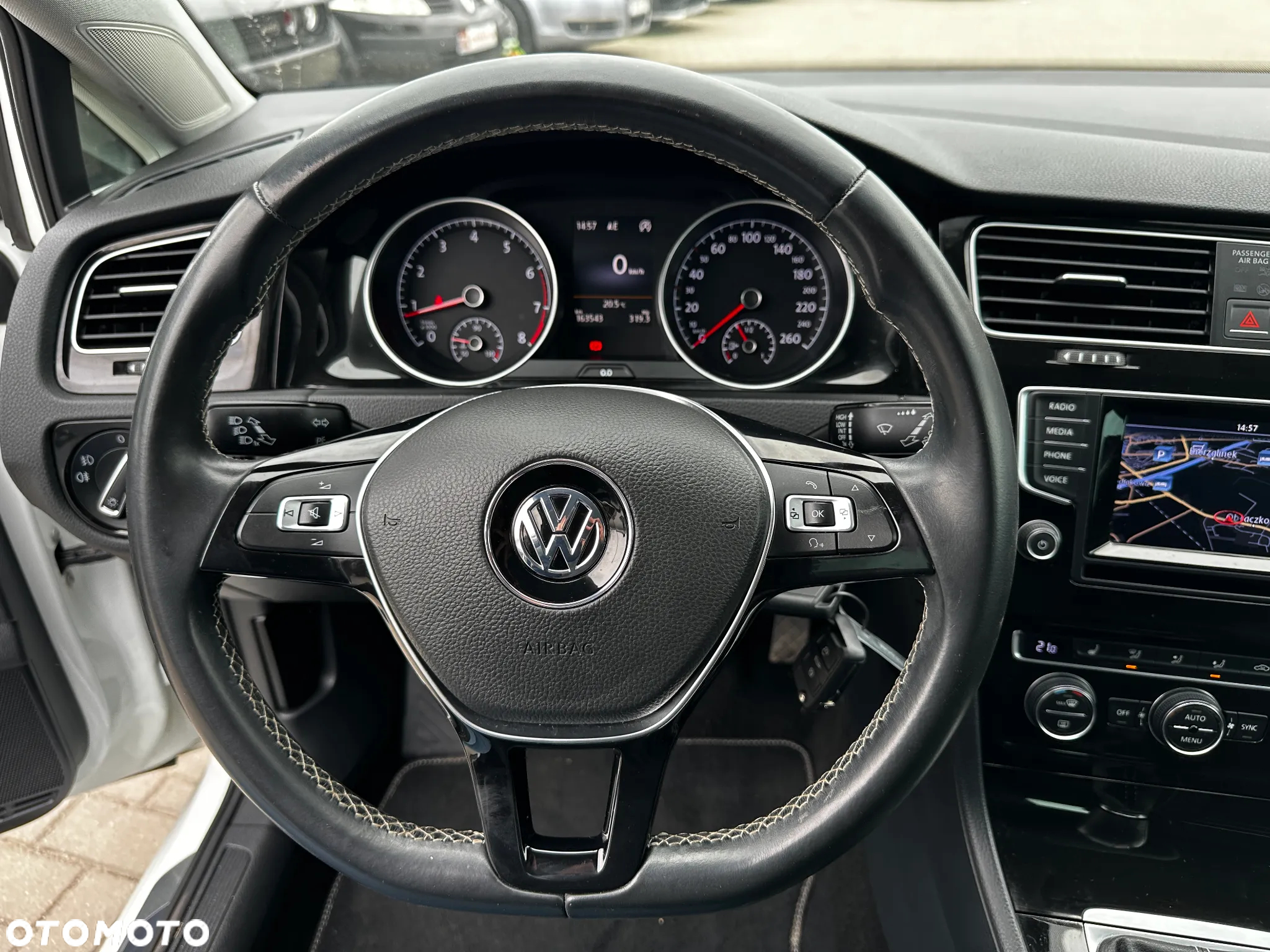 Volkswagen Golf - 8