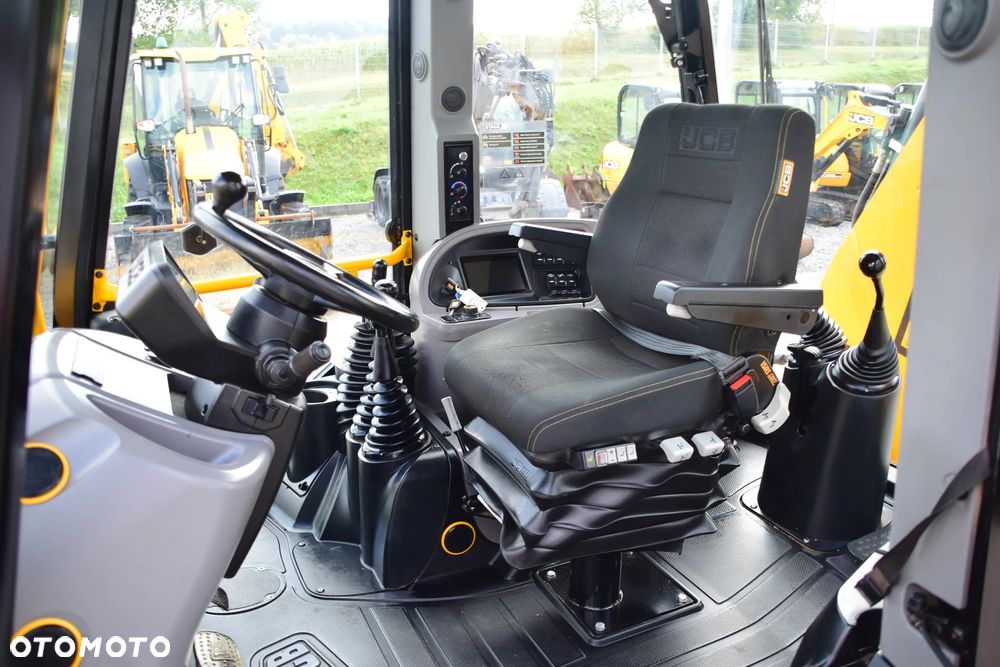 JCB 3CX Sitemaster PLUS TURBO 4x4 Contractor - 16