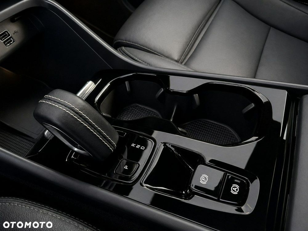 Volvo XC 40 - 25