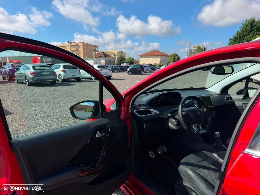 Peugeot 208 1.2 PureTech GT Line - 24