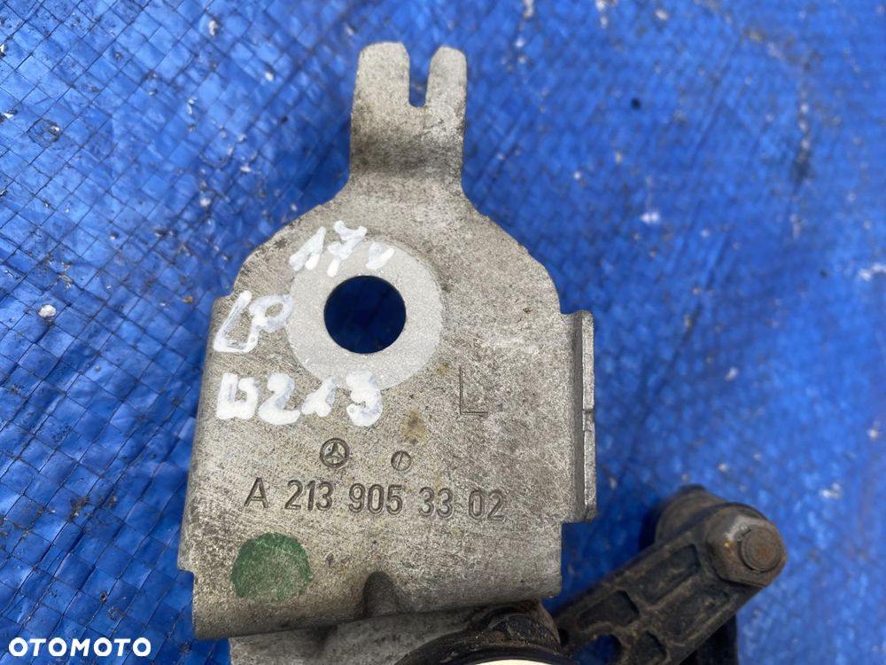 MERCEDES-BENZ E 63AMG LEWY PRZÓD CZUJNIK POZIOMOWANIA - 3