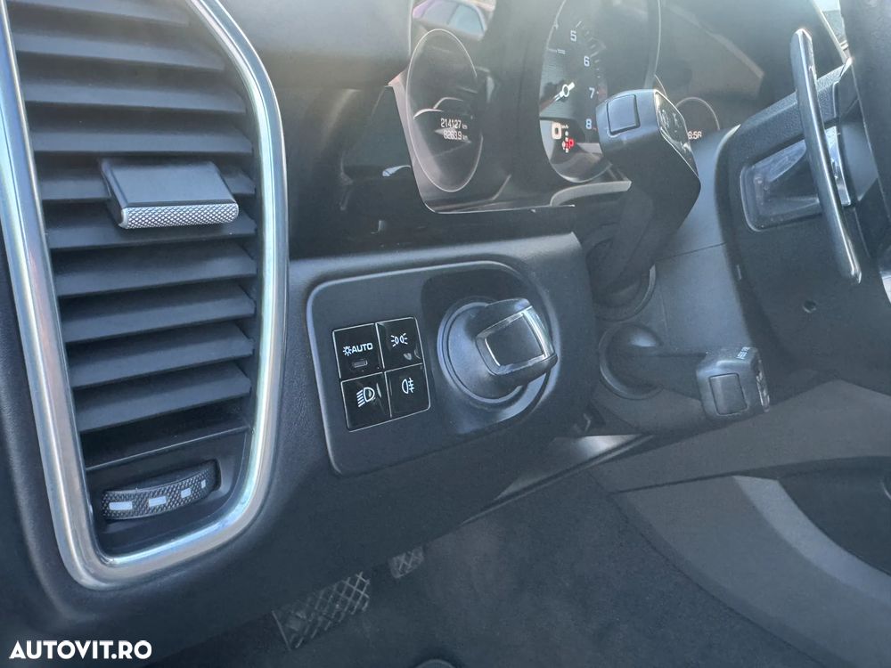 Porsche Cayenne - 26