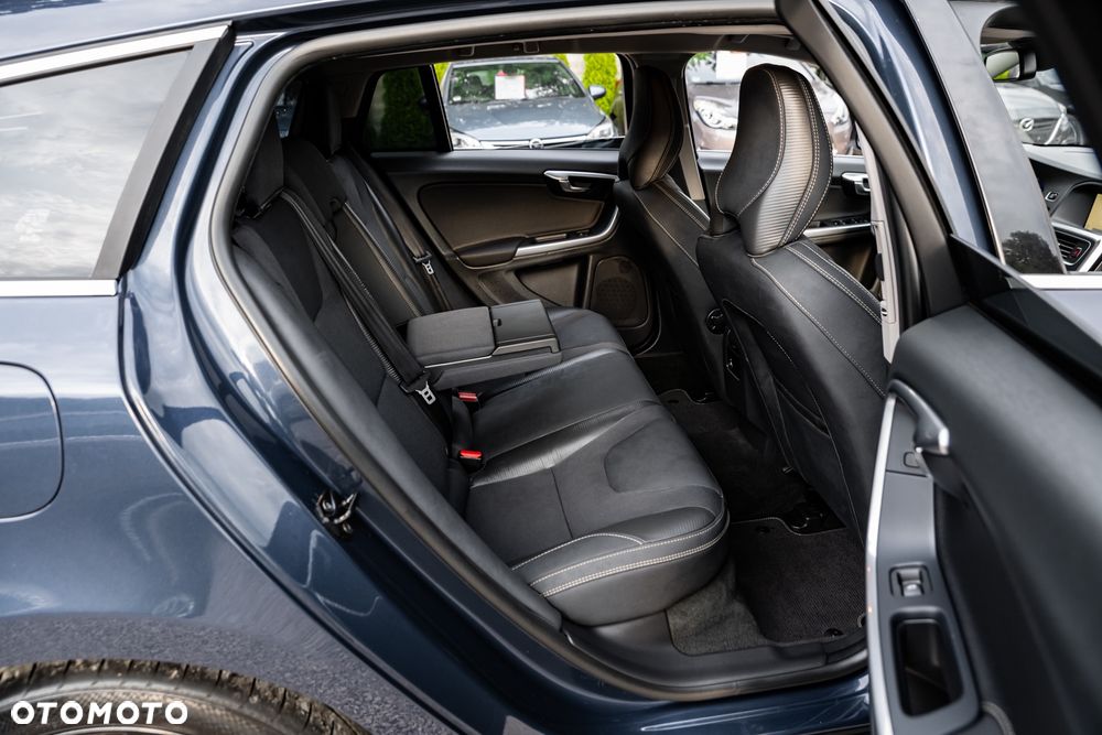 Volvo V60 T6 AWD R-Design - 21