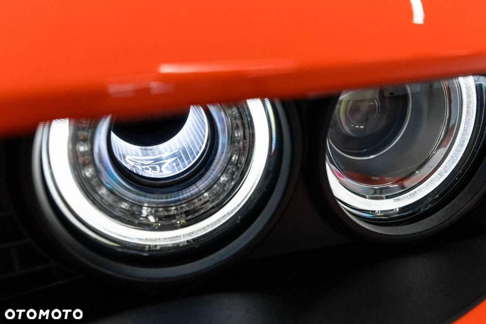 Dodge Challenger - 16