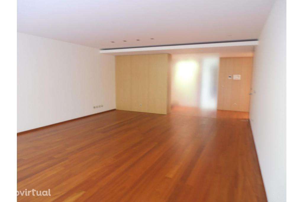 Apartamento T4 com garagem fechada . Meadela - Grande imagem: 3/8