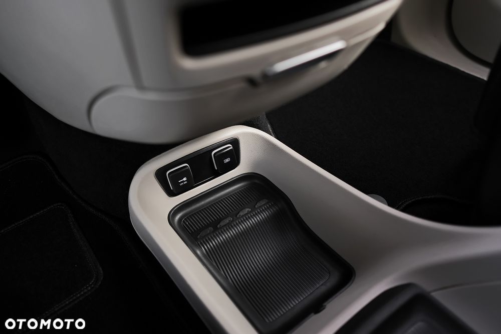 Chrysler Pacifica - 31