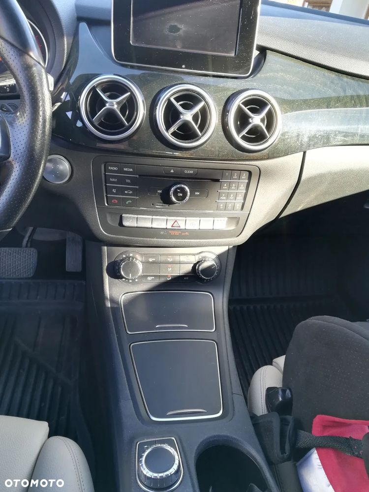 Mercedes-Benz Klasa B 250 4Matic 7G-DCT Style - 4