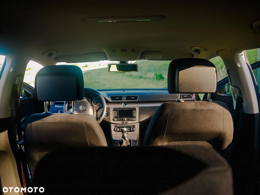 Volkswagen Passat 2.0 TDI DPF Comfortline - 12