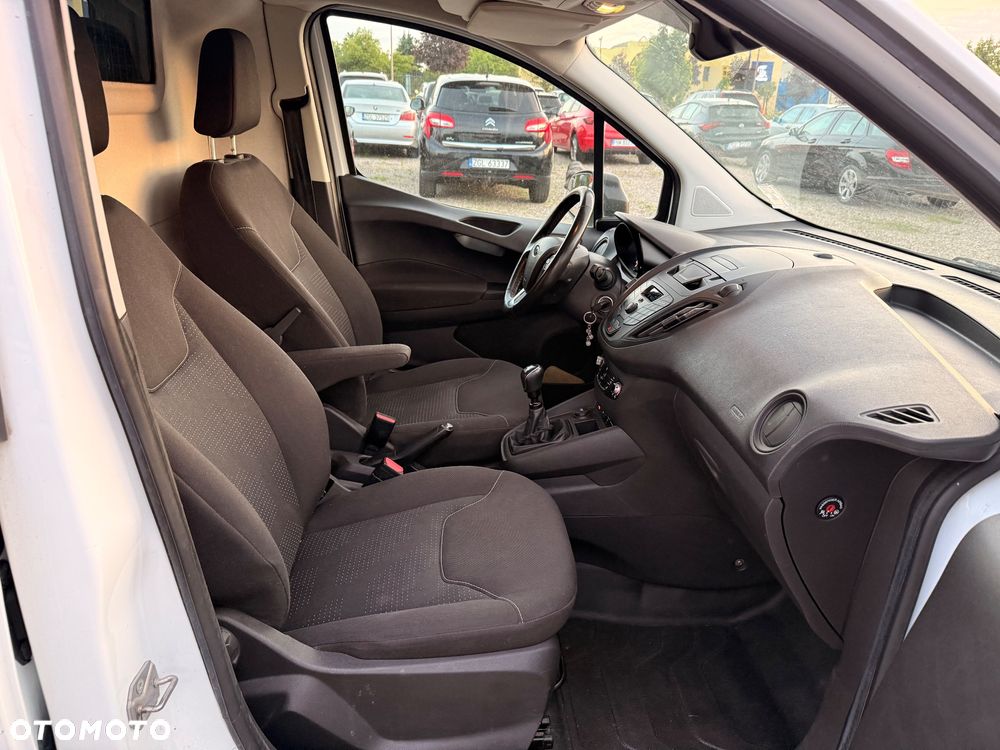 Ford Transit Courier - 18