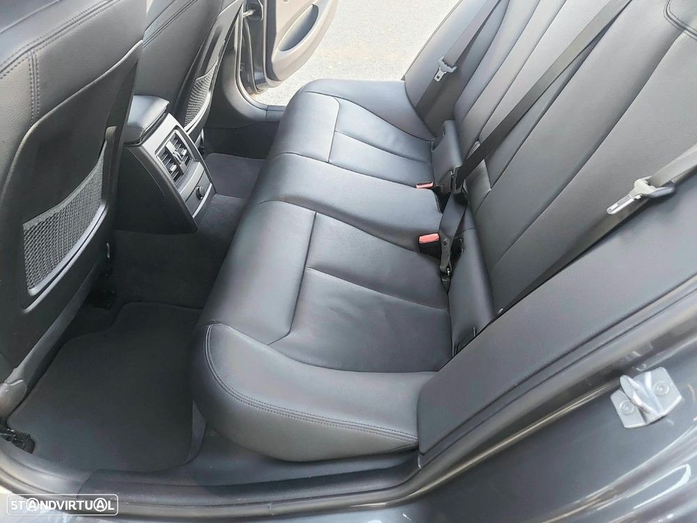 BMW 330 e iPerformance Line Luxury - 27