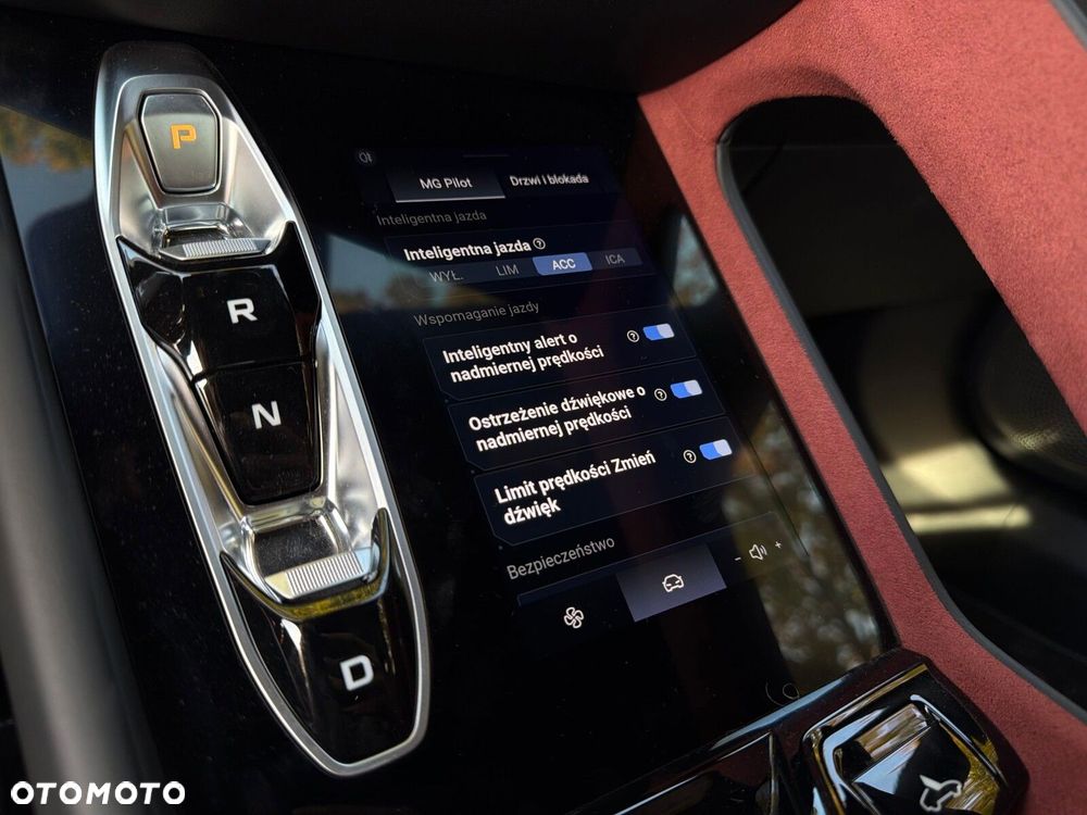MG Cyberster 77kWh AWD Czarny Dach - 17