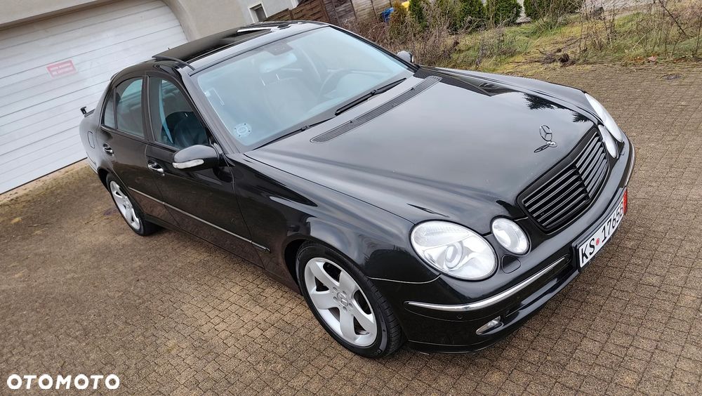 Mercedes-Benz Klasa E 500 4Matic Avantgarde Sport Edition AMG - 24