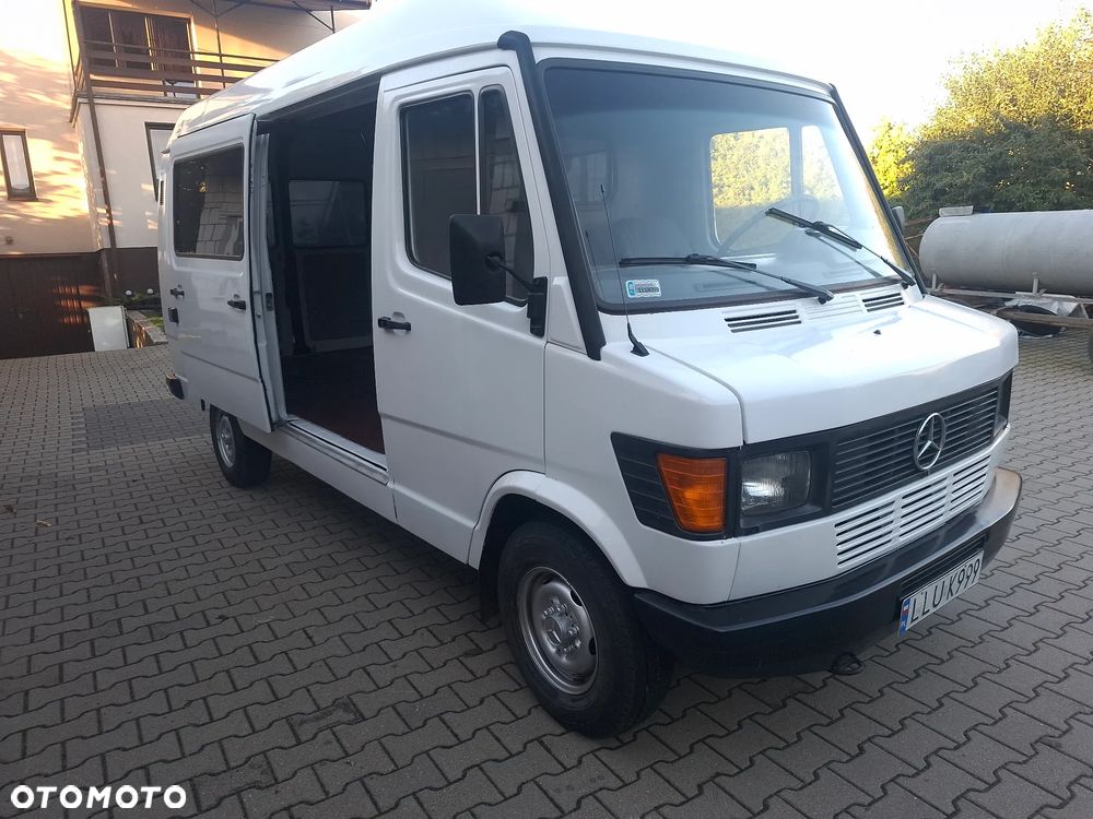 Mercedes-Benz 210.  2,9D - 1